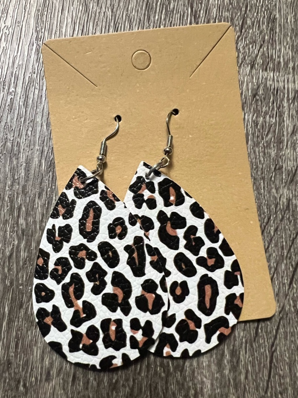 🇺🇸$3🇺🇸 Leopard Print Teardrop Earrings White, Black & Brown NIP
